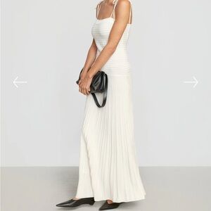Modern citizen dress in white/cream